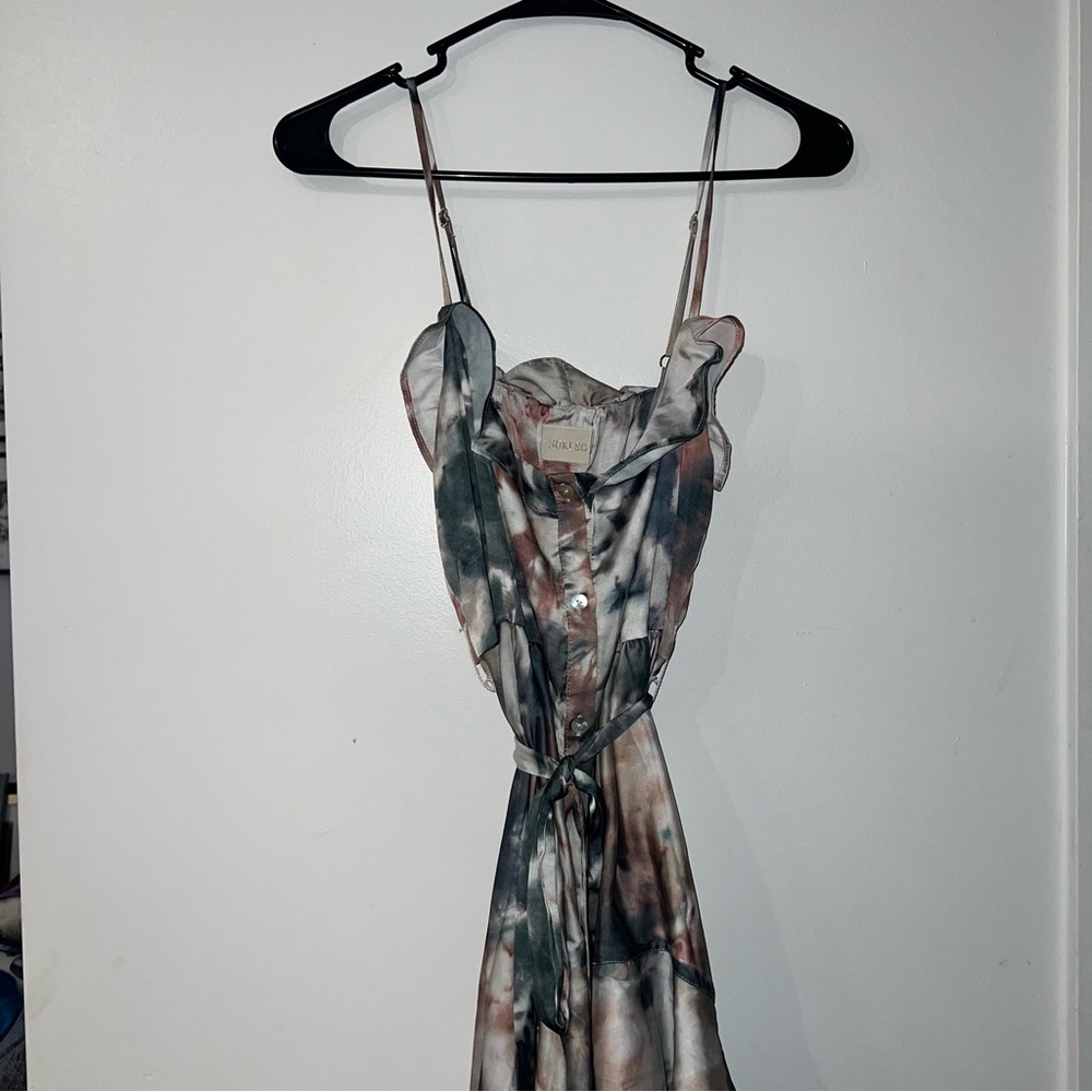 NEW SUKISO JULIET HIGH TO LOW DRESS EARTH TIE-DYE MEDIUM - Picture 6 of 6